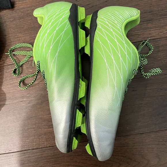 DSG Soccer cleats and Nike shin guard combo - Picture 4 of 9